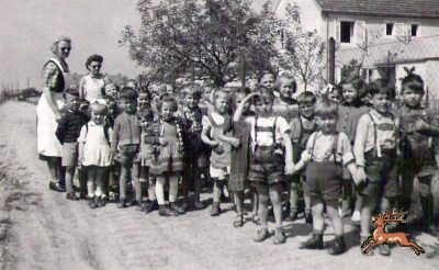 db_bilder/400/kindergartenspaziergang-archiv_kovarik-1952.png